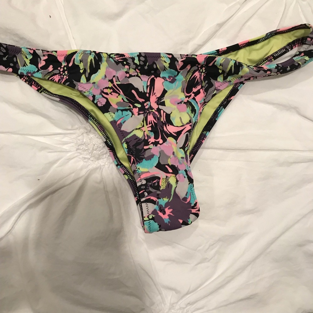Victoria’s Secret itsy bikini bottoms size medium